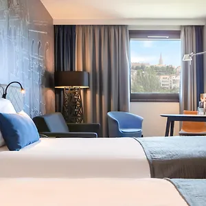 Mercure Castle Hill מלון